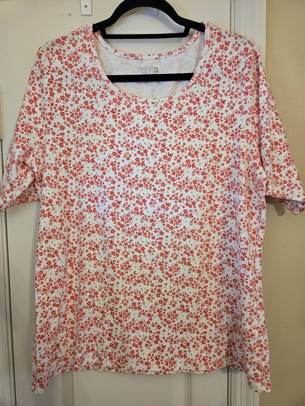 Time and Tru White Tee with Red Floral Print - Women Size XXL
